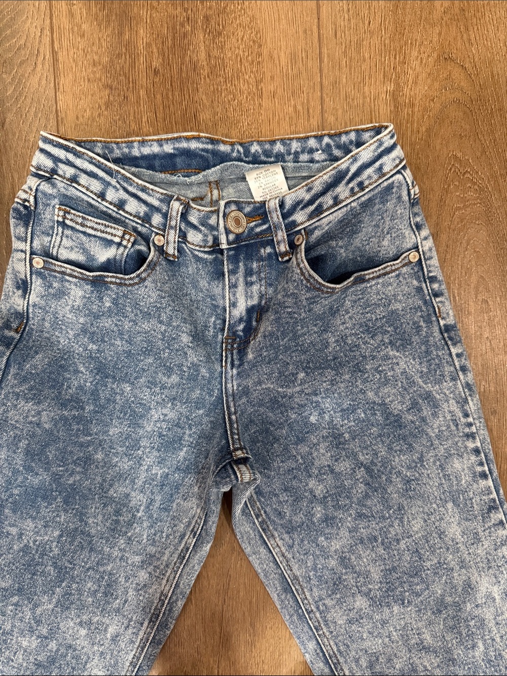 High-Rise Acid Wash Wide-Leg Jeans — Light Blue - Picture 3 of 6